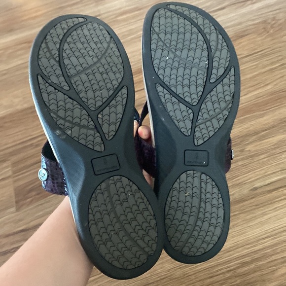 Acorn Dark purple snake print leather flip flop sandals vacation comfort size 11 - Picture 4 of 5